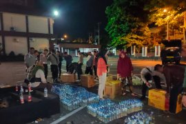 Ribuan botol miras Cap Tikus disita Polda Maluku Utara