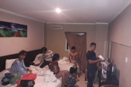 Mengejutkan, 12 ABG ditangkap saat pesta sabu di kamar hotel