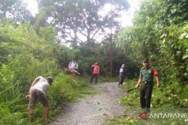 Babinsa Koramil 18/Pargarutan galakkan gotong royong