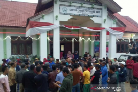 Gajah liar masuk kampung, warga dua desa ngungsi ke kantor camat