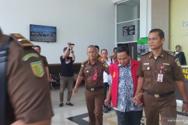 Jaksa Tahan Mantan Kepala DPPKA Solok Terkait Korupsi Bansos