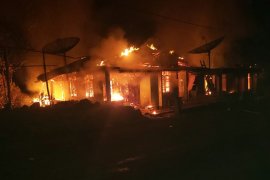 Dua unit rumah hangus terbakar di Sitahuis Tapteng