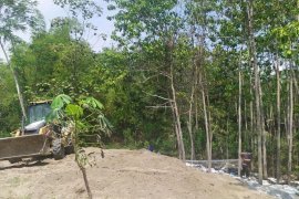 Cegah bau menyengat, Pemkot Kediri lakukan pengurukan limbah