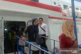 Satpolair Polres Bangka Barat perketat pengawasan bongkar muat kapal cepat