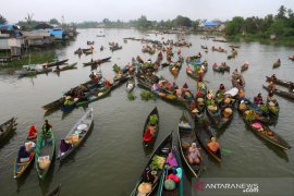 Wisata Pasar Terapung Lok Baintan