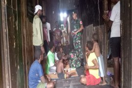 Satgas Yonif 754/ENK gelar pengobatan di Agats