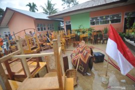 Social affairs ministry assists South Solok's flash flood victims