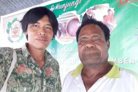Pengrajin di Kampung Abar siapkan 1.000 suvenir untuk PON 2020