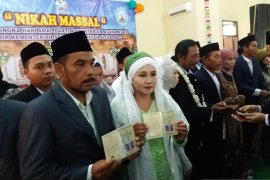 38  pasutri Situbondo manfaatkan nikah massal gratis