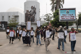 Aksi tolak komersialisasi TIM