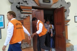 PN Denpasar tuntut dua pengguna kokain asal Australia 14-18 bulan