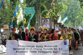 Karnaval budaya memeriahkan HUT NTB