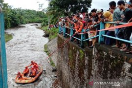Dua warga Pasaman Barat terseret bah, satu tewas