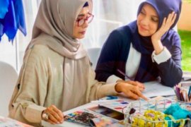 Desainer Jenahara buat scarf terinspirasi bunda Ida Royani