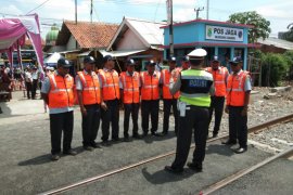 Pelintasan sebidang Warung Bambu Karawang akhirnya dibuka kembali