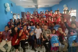 WOM Finance ajak anak panti asuhan rayakan Natal bersama