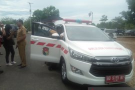 Mukomuko salurkan mobil ambulans di puskesmas wilayah terpencil