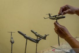 Produksi miniatur pesawat