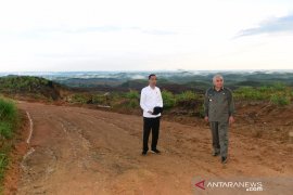Jokowi tinjau jalan perbatasan negara di Nunukan, Kalimantan Utara