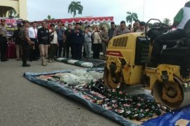 Polres Paser musnahkan 743 botol minuman keras