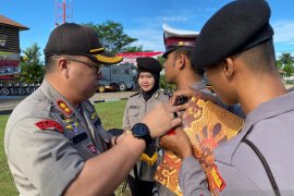 Polsek Singkawang Selatan ajak pengendara istirahat di pos pengamanan Bundaran Sakok