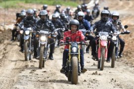 Presiden tinjau jalan Trans-Kalimantan