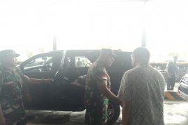 Jenazah dua prajurit TNI yang diserang KKSB diterbangkan ke Medan dan Jakarta