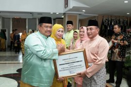 Bupati Labura terima Anugrah Parahita Ekapraya