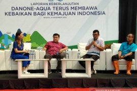 Perusahaan air mineral kemasan komit kurangi sampah plastik dengan daur ulang