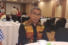 Bawaslu NTT serahkan santunan bagi  pengawas Pemilu 2019