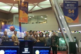 Produsen popok Uni-Charm resmi melantai di bursa, ini harga sahamnya