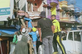 Hendak memasang baliho, seorang warga tersengat listrik di Aceh Timur