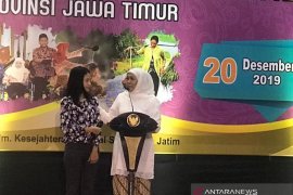 Gubernur Khofifah sebut Dina Oktavia inspirasi ketegaran seorang ibu (Video)