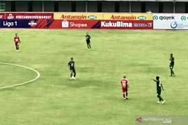 Persebaya persembahkan kemenangan di laga pamungkas