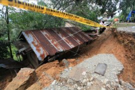 Tanah bergerak di Limapuluhkota