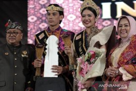 Milenial Bali dan Jatim jadi Putra Putri Tenun Songket