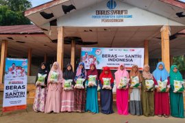 ACT Sumut distribusikan beras untuk santri di tiga pesantren