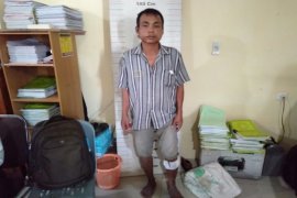 Melawan saat hendak ditangkap, pencuri tambak udang dihadiahi timas panas