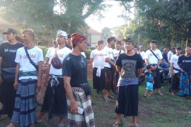 Desa Adat Denpasar tanam ribuan pohon perindang di Setra Badung