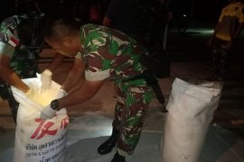 TNI amankan 600 kg gula ilegal di perbatasan Indonesia - Malaysia