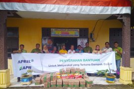 APRIL dan APR gulirkan bantuan banjir ke warga Pelalawan