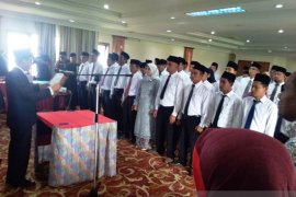 48 anggota Panwascam Agam dilantik, diajak bekerja profesional