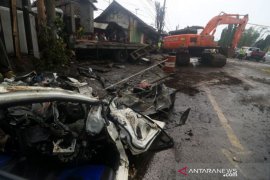 TUJUH TEWAS PADA KECELAKAAN BERUNTUN