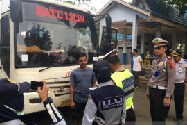 Jamin keselamatan penumpang, Polisi periksa bus dan sopir angkutan umum