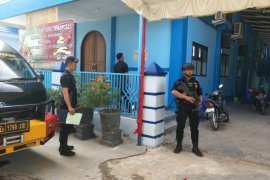 Brimob sterilisasi gereja dari bahan peledak
