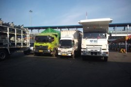 Penyeberangan Pelabuhan Merak-Bakauheni lancar