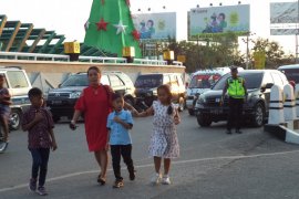 Gereja dipadati umat Kristiani pada malam Natal