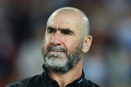 Eric Cantona mengkritik kebijakan manajemen MU terhadap Sir Alex Ferguson