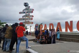 Libur akhir tahun, Pantai Padang mulai ramai pengunjung dari luar provinsi