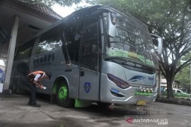Pemeriksaan Bus AKAP di Teminal KM 12 Palembang Page 3 Small